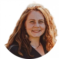 Holtemeyer Julia headshot circle no background.png